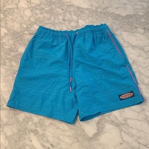 Vineyard Vines mens blue Striped Swim Shorts with hot pink accent. Size XS